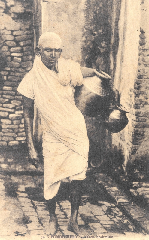 16-15 - Pondichery - veuve brahmine